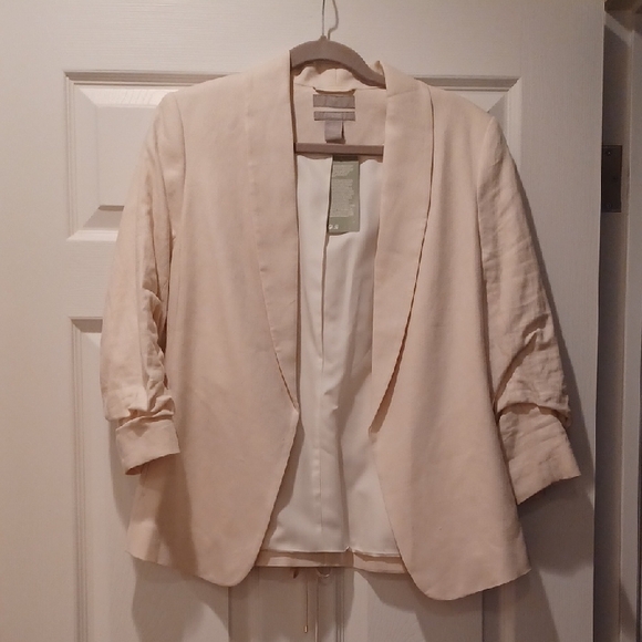 Elegant Cream Women's Blazer - Picture 1 of 5